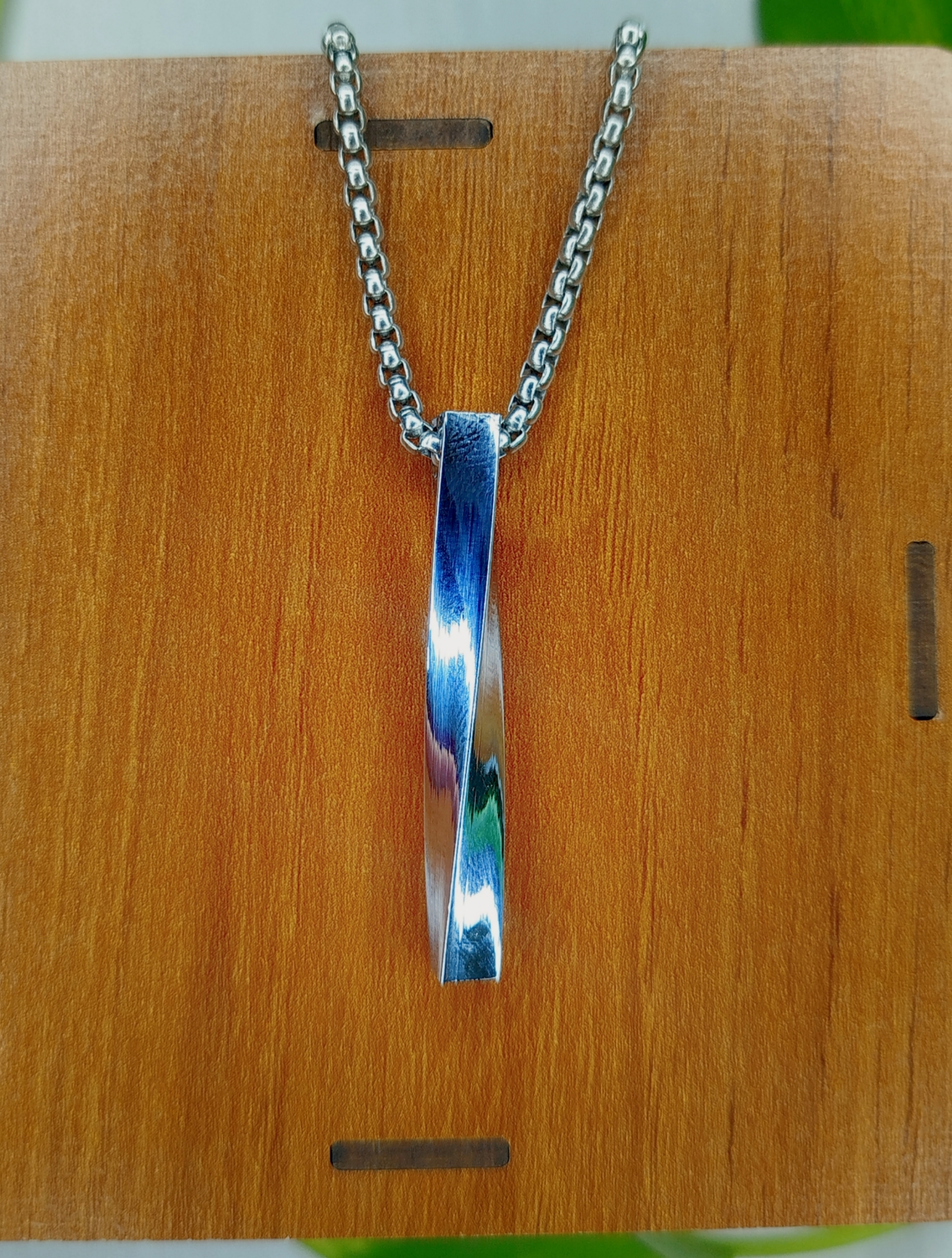 گردنبد مردانه مکعب عشق